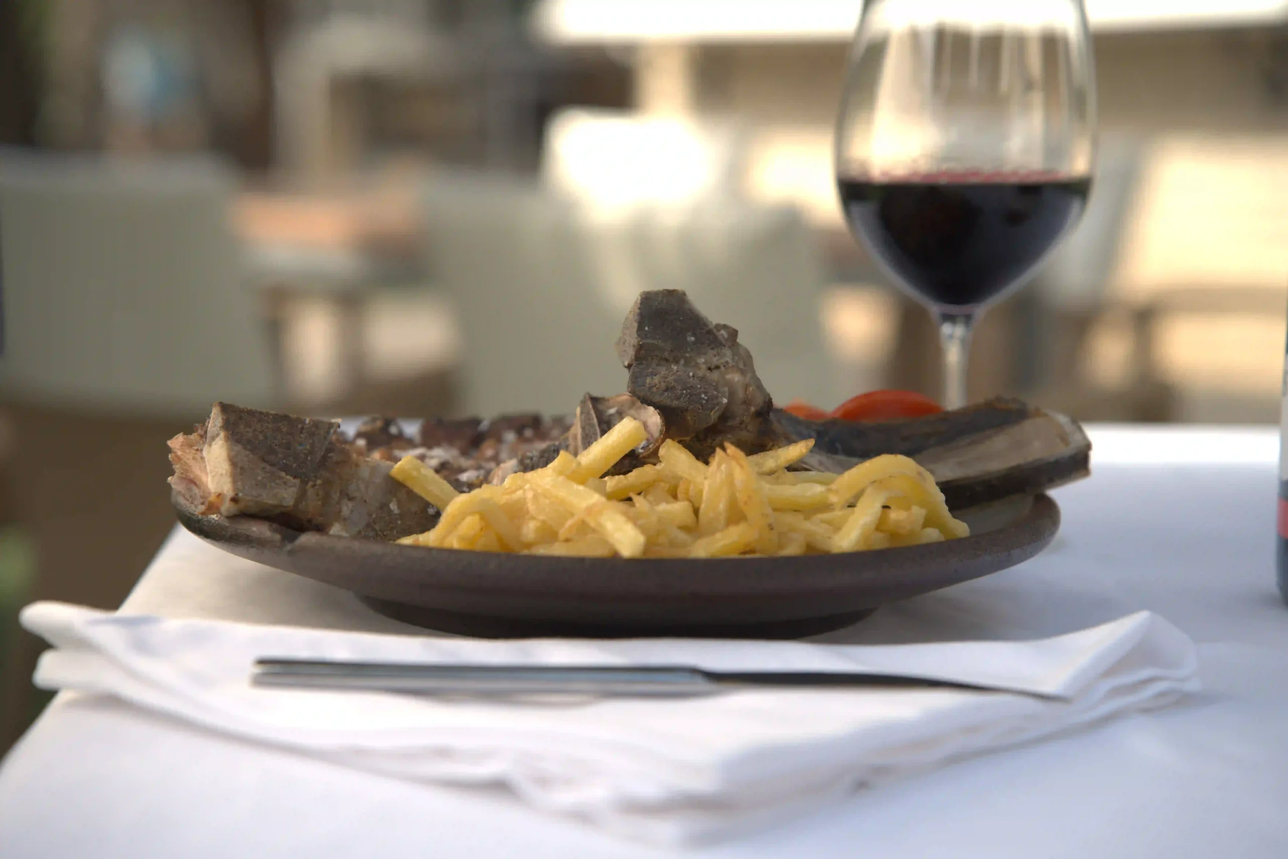 Vino tinto carne a la brasa